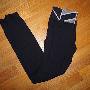 Lululemon Black/White Band Leggings with pockets